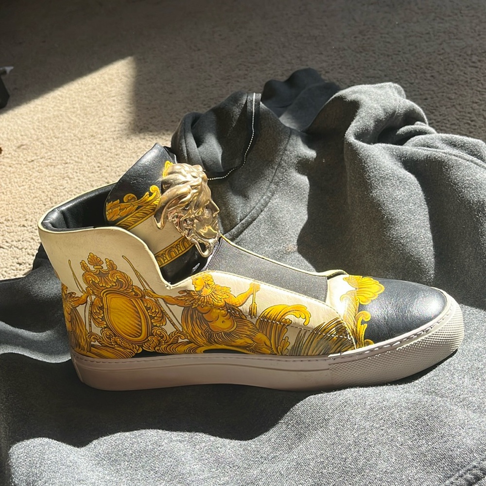 Versace boots size 7.5